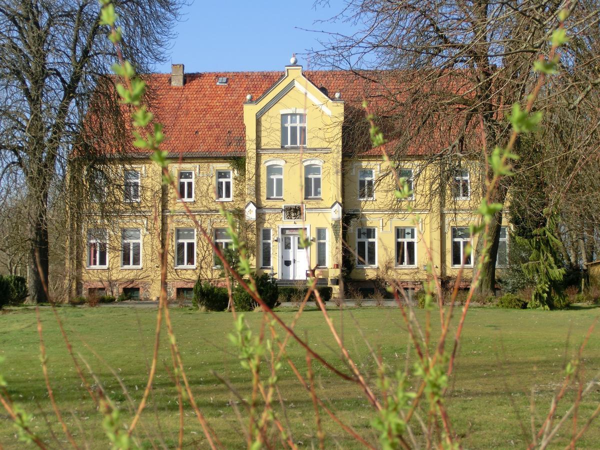 Domane Neu Gaarz Hostel Esterno foto
