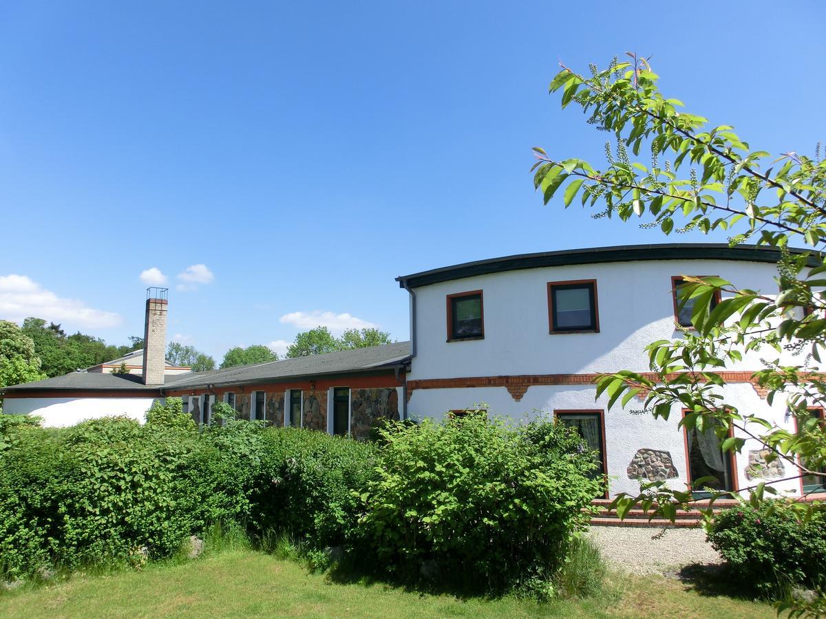 Domane Neu Gaarz Hostel Esterno foto